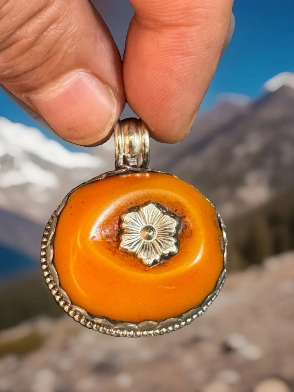Vintage Hand Carved Traditional Tibetan Amber Bakelite Pendant Set In Silver 17g